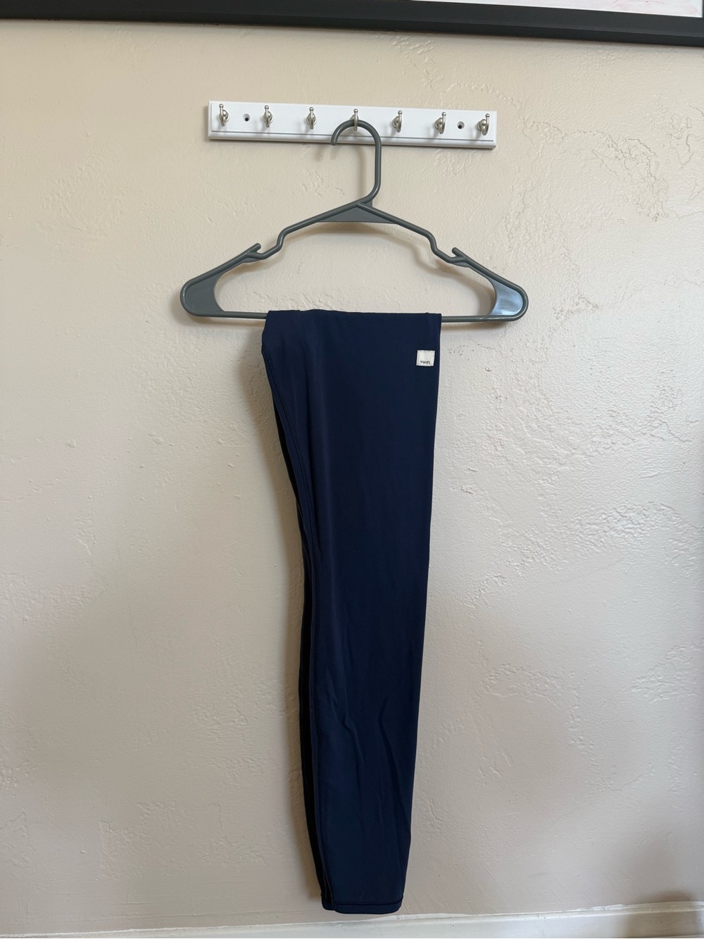 Vuori Women’s Navy Performance Leggings - Never worn